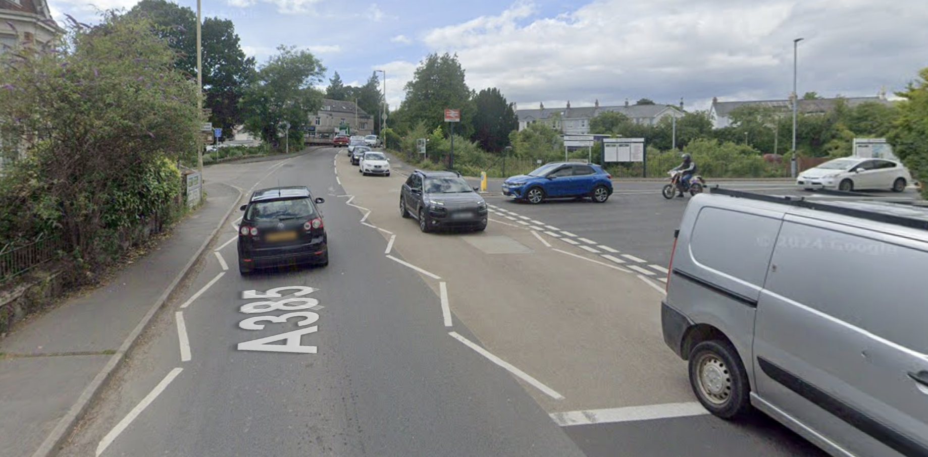 Traffic delays hit Totnes as multiple temporary lights installed for ...