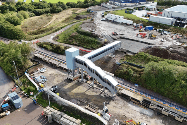 Rail Minister Lord Peter Hendy described the progress as “an exciting step forward for the local community.” Network Rail programme director Bogdan Lupu said the works showed the project was “really coming together.”