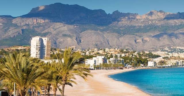 Ryanair are offering year round flights to sunny Alicante