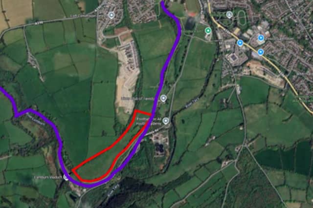 Image showing the boundary of the new woodland in red and the adjacent footpath in purple