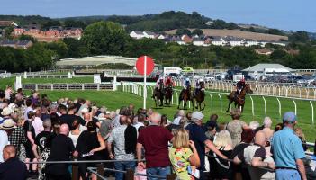 Racing at Newton Abbot. Pic from PPAUK