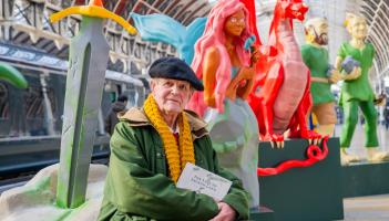 Morpurgo and the statues at London Paddington station (Image- GWR)