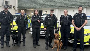 Police dogs Jasper and Skye visit Dartmoor schools (Image- D&C Police)