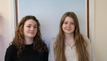 Andromeda Walker (L) and Alice Oldland (R) have secured offers from the Universities of Oxford and Cambridge (Image: Oke Post-16)
