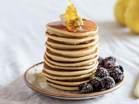 Discover where to enjoy classic crepes, loaded brunch stacks and family-friendly Pancake Day deals across Tavistock town centre (Image- PickPic)