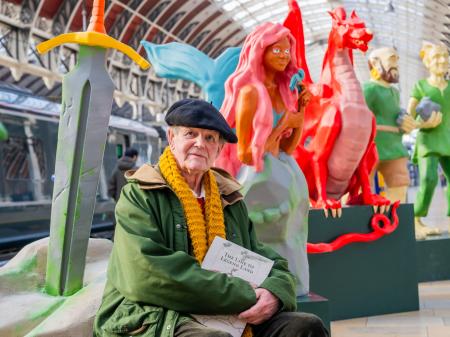 Morpurgo and the statues at London Paddington station (Image- GWR)