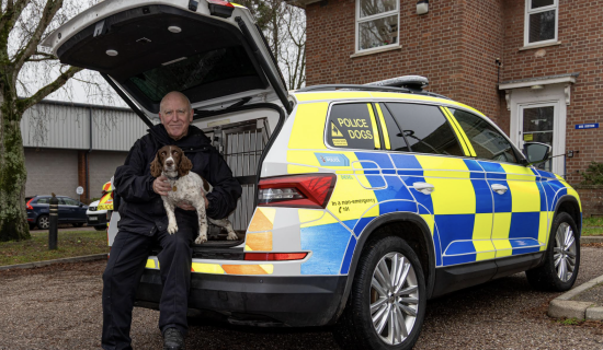 PC Martin King and his springer spaniel Tweed (Image- BeatMedia/D&C Police)