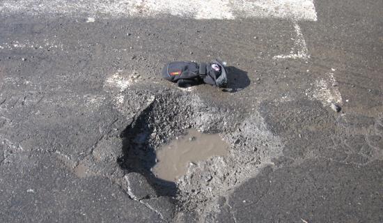 Pothole (Image: Wikimedia commons)