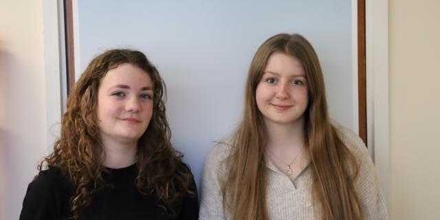 Andromeda Walker (L) and Alice Oldland (R) have secured offers from the Universities of Oxford and Cambridge (Image: Oke Post-16)