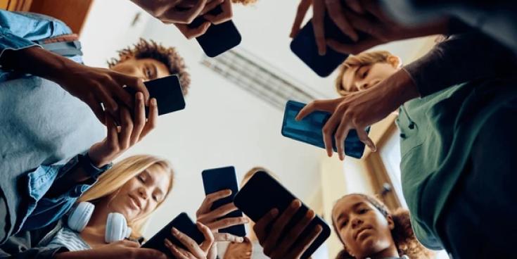 Devon County Council backs proposal for smartphone ban in schools from 2026