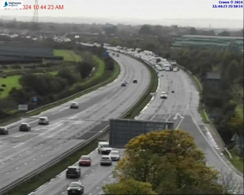 M5 closed due to serious vehicle fire