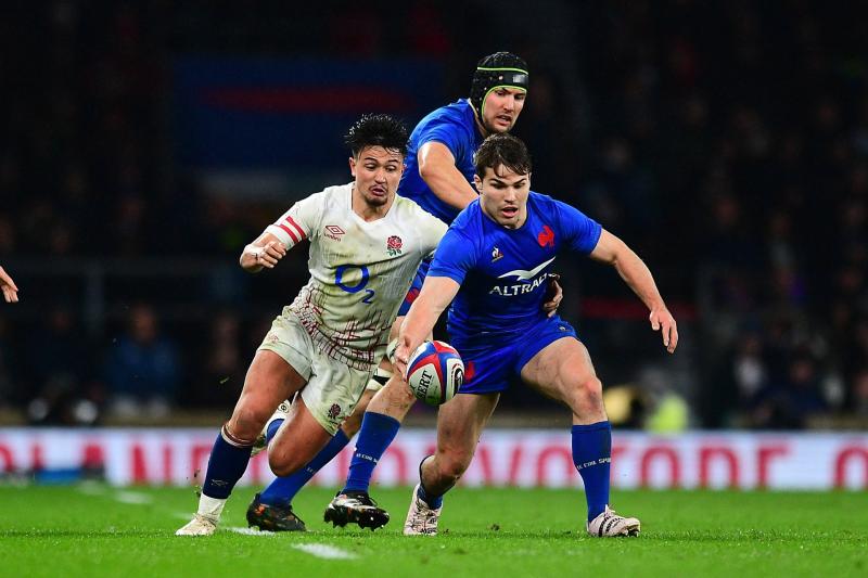 England must stop the genius Antoine Dupont. Pic from PPAUK