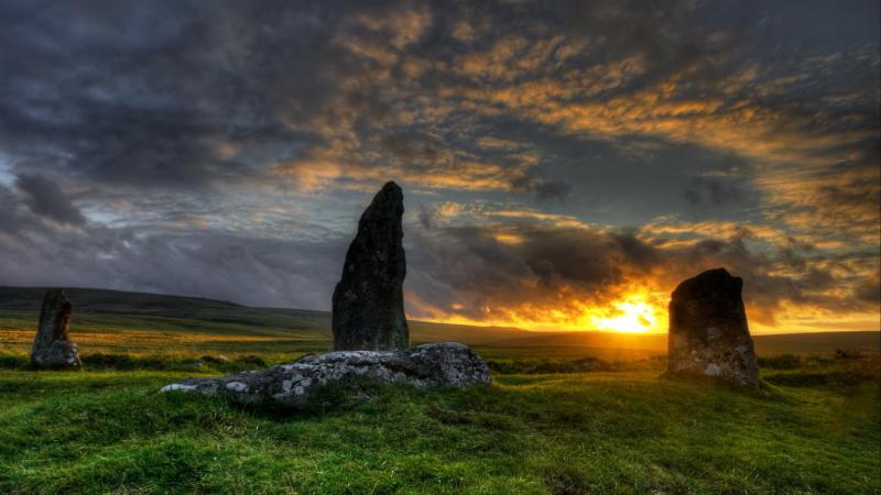 A sunset over Scorhill Stone circle