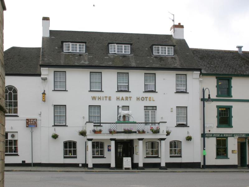 Okehampton man jailed for axe-wielding in pub
