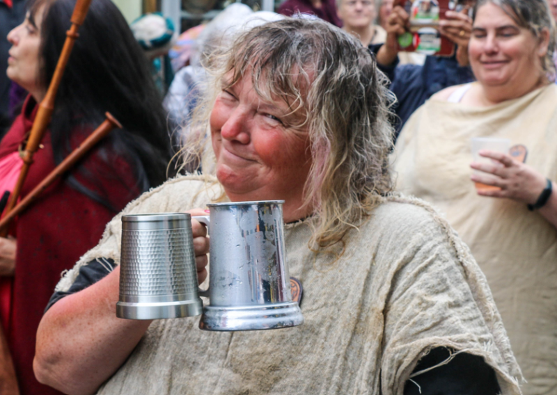 'Participants waste no time in dispersing to Ashburton’s excellent inns' — Historic ale and bread ceremony returns to Devon town