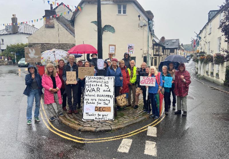 Moretonhampstead residents hold vigil [Credit: Rene Pueyo]