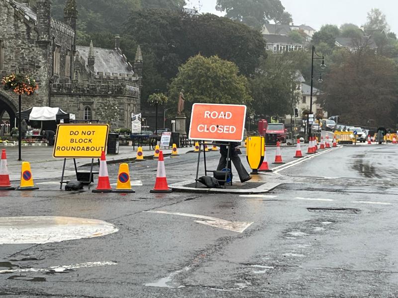Diversions are causing delays for motorists in Tavistock. (Credit- Alison Stephenson)