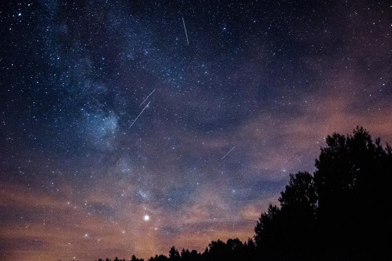 Look up TONIGHT as Orionid meteor shower lights up Dartmoor with stunning display