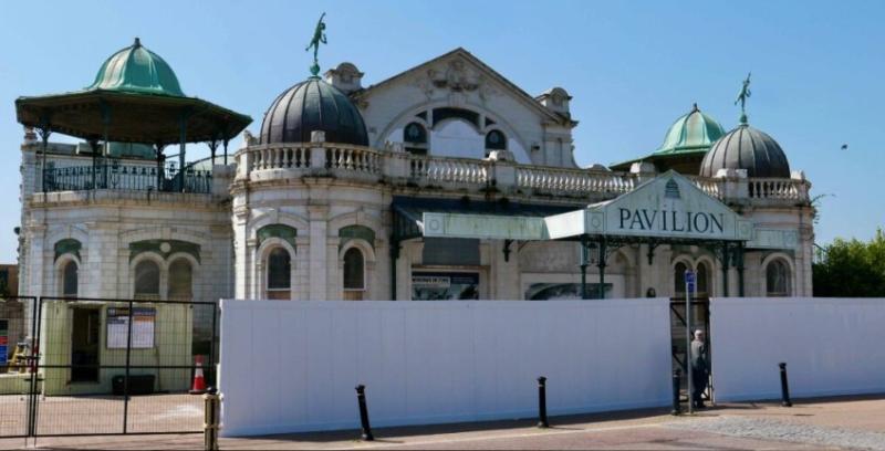 Pavilion with the Mercury statues Pic Morgan Ellis Leah