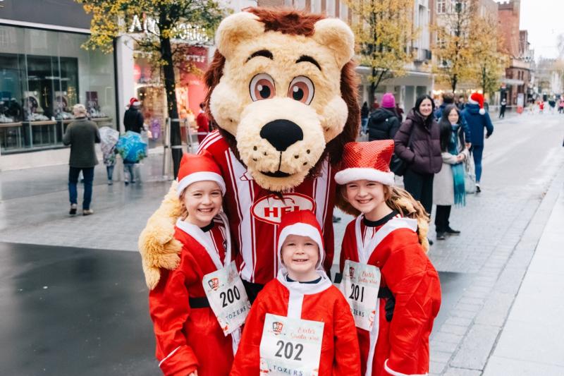 Hundreds take part in Exeter Santa Run as young fundraisers lead the major event