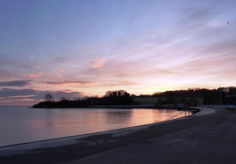 Broadsands beach, frosty winter morning by Tom Jolliffe, CC BY-SA 2.0, via Wikimedia Commons