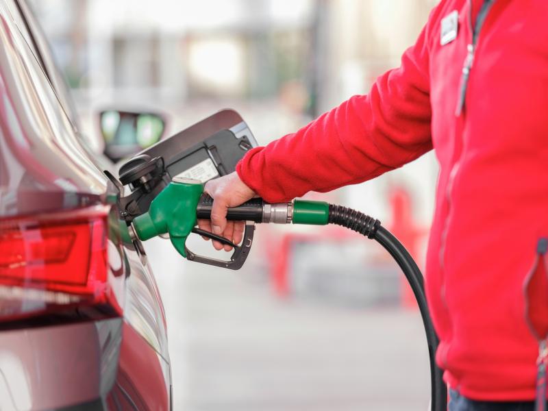Peter Vosper: UK petrol and diesel car ban could be scrapped under new plan