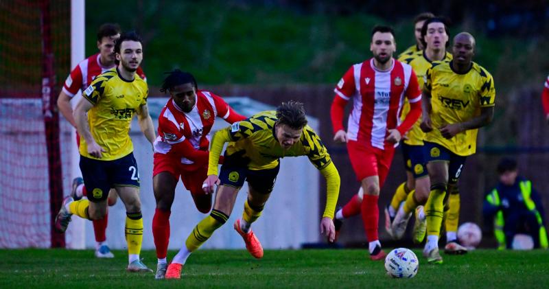 Cody Cooke making his presence felt at Hornchurch. Pic from PPAUK