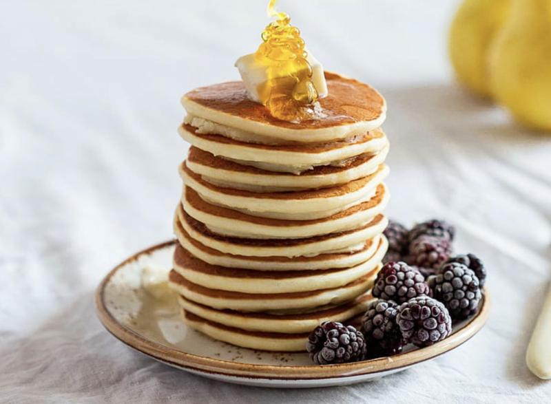 Discover where to enjoy classic crepes, loaded brunch stacks and family-friendly Pancake Day deals across Tavistock town centre (Image- PickPic)