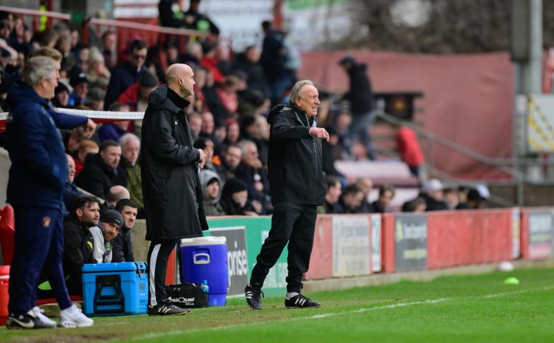 Neil Warnock calling the shots at Ebbsfleet. Pic from PPAUK