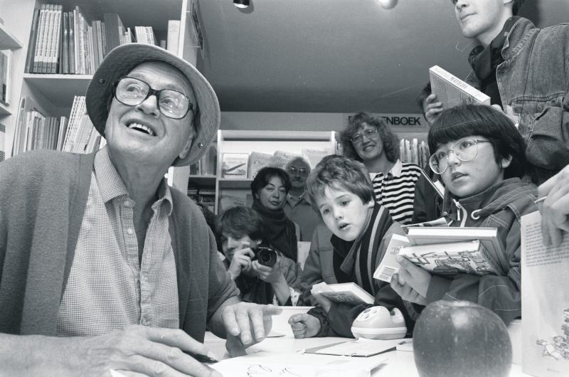 &ldquo;Damn it all, they are mostly pure fantasy&rdquo;   &ndash; Remembering the life of Roald Dahl